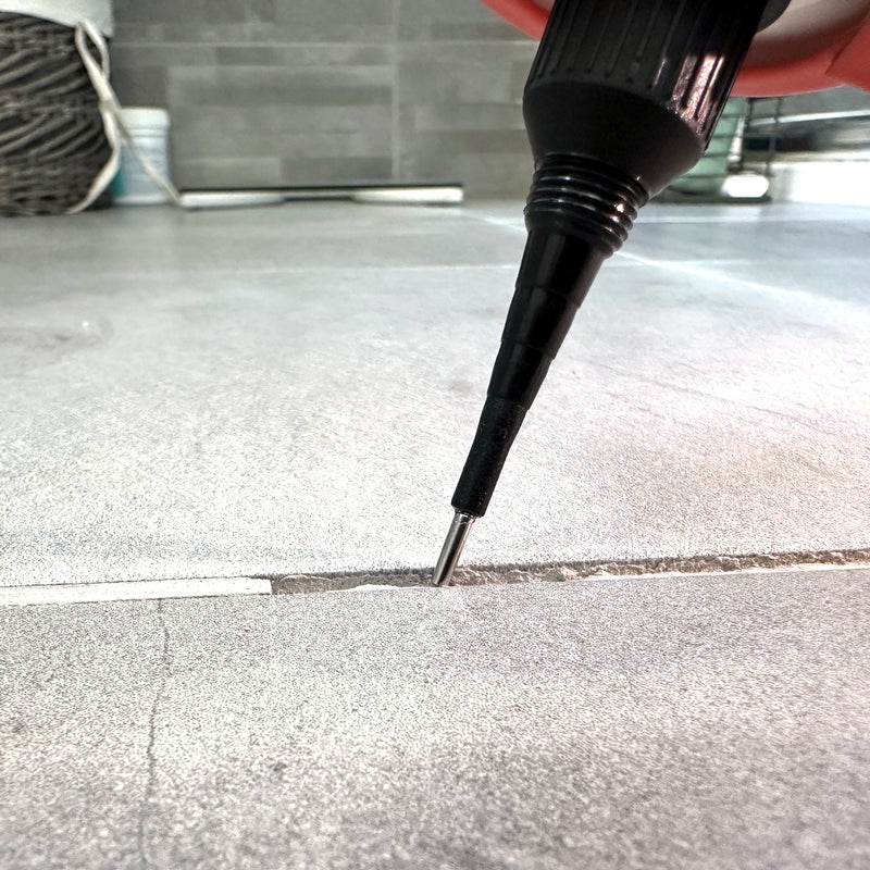 Indlæs billede i Gallery Viewer, Just The Tip - Floor Fix Pro Loose Tile &amp; Hollow Floor Adhesive
